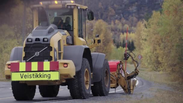 Maintenance Vehicle Planting Road Marking Sticks — Vídeo de Stock