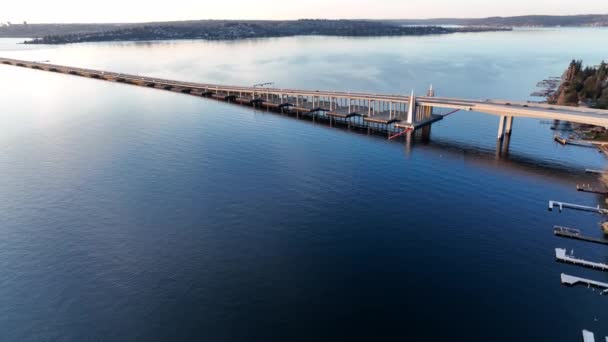 Cinematic Aerial Drone Pan Shot 520 Freeway Evergreen Floating Bridge — Video Stock