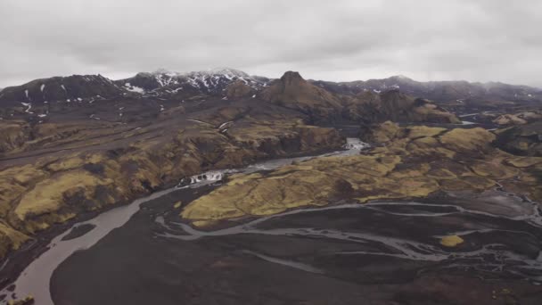 Panoramic View Icelandic Highlands Surrounded Volcanic Black Desert Soil Rivers — Stockvideo