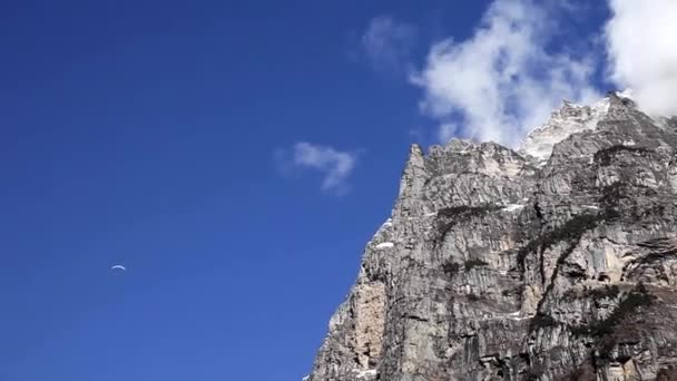 Αλεξίπτωτο Σημείο Εκτόξευσης Από Lauterbrunnen Γκρεμό Ελβετίας — Αρχείο Βίντεο