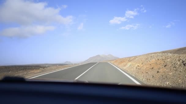 Car Driving Wilderness Dry Mountains Desert Canary Island Fuerteventura Spain — Vídeo de Stock