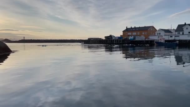 Przekazywanie Strzał Łodzi Kabelvag Portu Lofoten Norwegia Rano Zachodem Słońca — Wideo stockowe