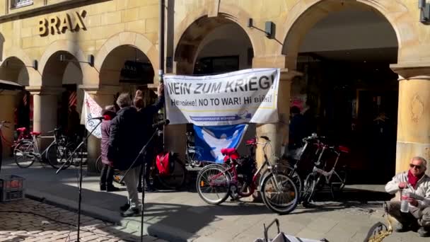 Slow Motion Shot Person Hanging Banner War Text Pillar German — 비디오