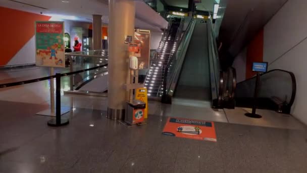 Pov Megközelítés Moving Walkway Cancelas Bevásárlóközpont Galíciában Spanyolország — Stock videók