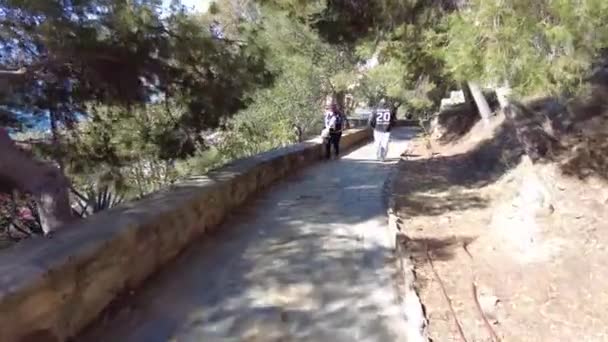Gente Caminando Trotando Pequeño Camino Castillo Gibralfaro Málaga Hermoso Camino — Vídeos de Stock