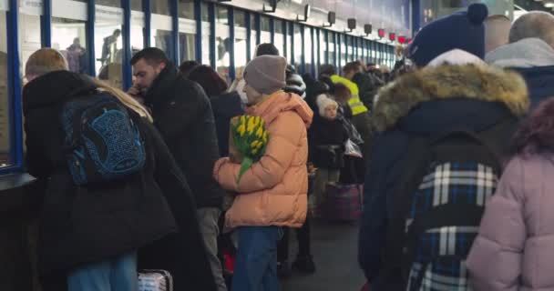 2022 Rusya Nın Ukrayna Işgali Varşova Daki Merkez Tren Stasyonu — Stok video