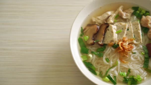 Vietnamese Rice Noodles Soup Vietnamese Sausage Served Vegetables Crispy Onion — Stock Video