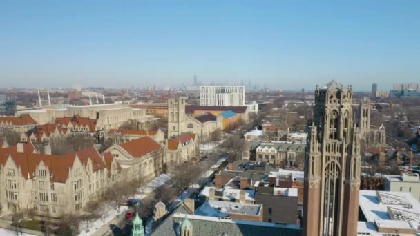 Luchtfoto Pullback Onthult Universiteit Van Chicago Rockefeller Memorial Chapel Winter — Stockvideo