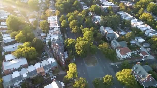 Historic Monument Avenue Golden Hour Richmond Virginia Usa Aerial Flyover — Vídeos de Stock
