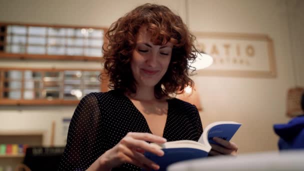 Pretty Young Curly Woman Commenting Laughing Book Reading — Vídeos de Stock