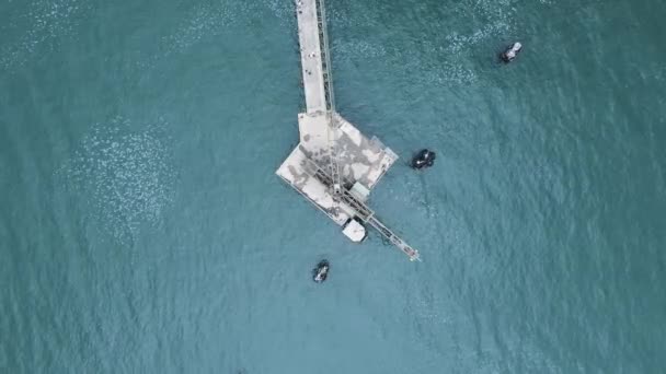 Vista Alta Una Piattaforma Costruzione Abbandonata Situata Nell Oceano Alta — Video Stock