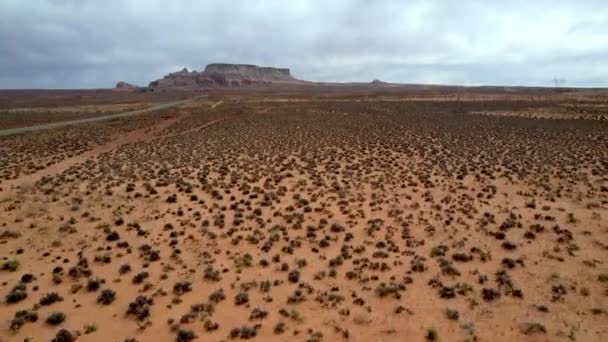 Inclinación Aérea Desde Suelo Del Desierto Cerca Prescott Arizona — Vídeos de Stock