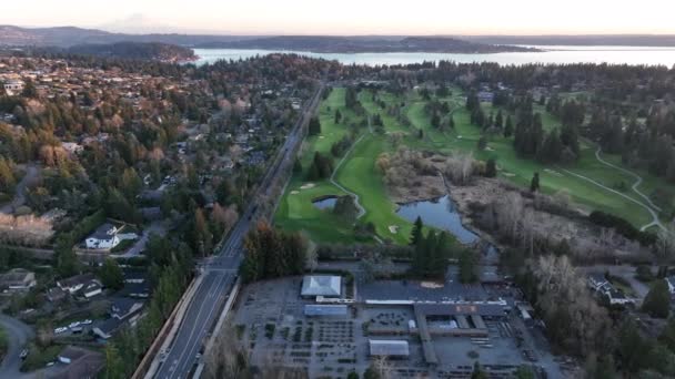 Cinematic Aerial Drone Orbit Shot Overlake Golf Country Club Medina — стокове відео