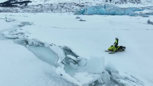 Snow Machine Driving Glacier Out Girdwood Alaska — Vídeo de Stock