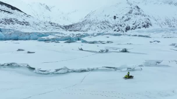Snow Machine Driving Glacier Out Girdwood Alaska — Video Stock