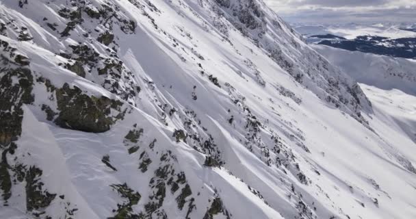 Mayflower Gulch Dağlarının Hava Görüntüsü Kışın Komutan — Stok video