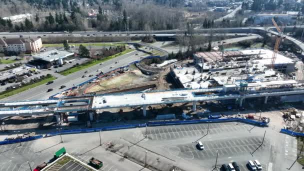 Cinematic Aerial Drone Trucking Shot Lynnwood Transit Center Park Ride — Stockvideo