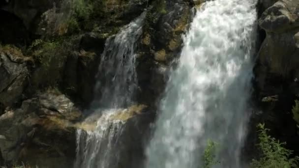 Beautiful Waterfall Next Ponte Misarela Misarela Bridge Located Geres National — Vídeo de Stock