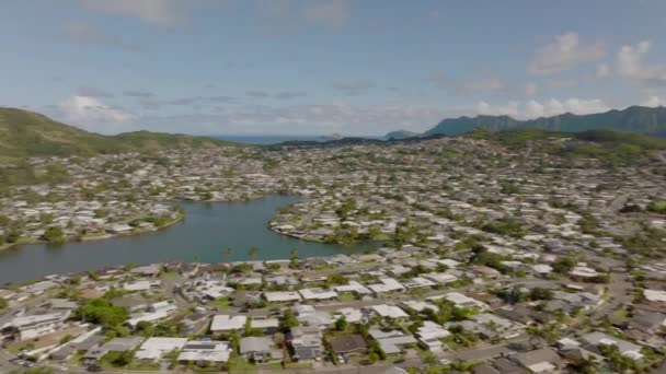 Pan Aéreo Del Barrio Kailua Isla Oahu Hawai Con Estanque — Vídeo de stock