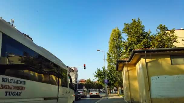 Zicht Tweerichtingsverkeer Timlapse Denizli Stad Bayramyeri Turkije Een Heldere Zonnige — Stockvideo