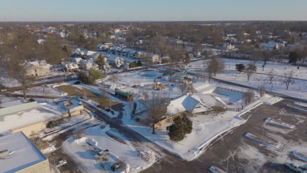 Tlačit Přes Kirkwood Sousedství Rekreační Středisko Zasněžený Zimní Den — Stock video
