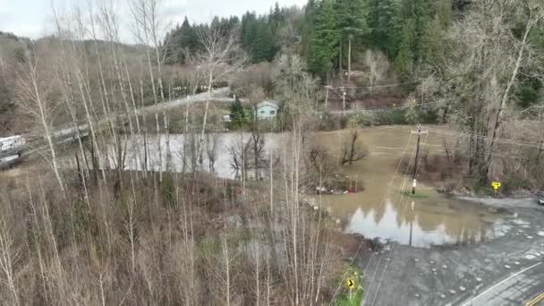 Tournure Cinématographique Drone Orbite Autour Une Inondation Sur Rivière Green — Video
