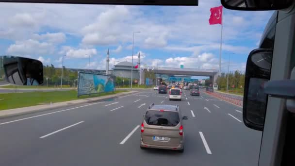 View Bus Cars Taxis Way Istanbul Airport Turkey Cloudy Day — Stockvideo