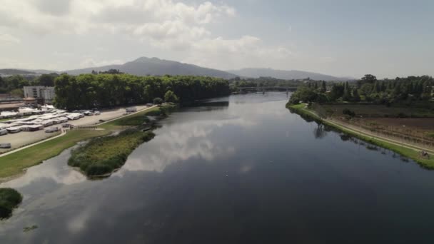 Lima Nehri Ponte Lima Daki Ikonik Çok Kemerli Taş Köprü — Stok video