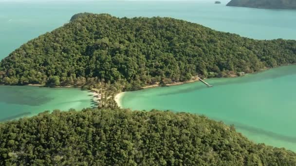 Aerial Footage Wide Angle Thai Islands White Sand Beach Sand — стоковое видео
