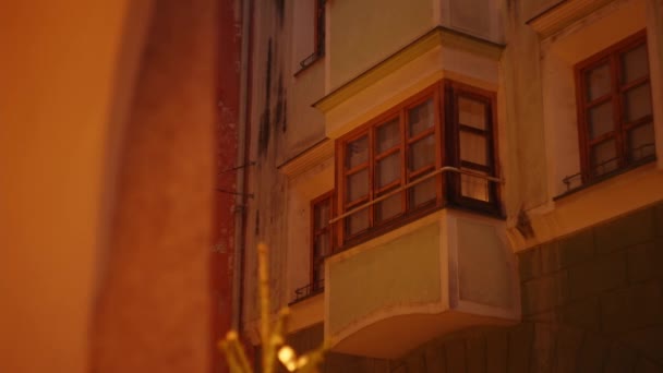 Old Italian Town Building Geometrical Windows Dusk — Vídeos de Stock