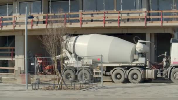 Truck Helper Guiding Concrete Mixer Truck Drives Reverse Construction Site — Vídeo de Stock