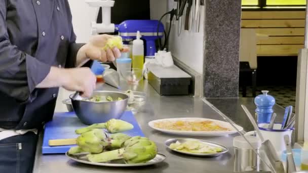 Cutting Pealing Artichokes Restaurant Kitchen High Cuisine — стоковое видео