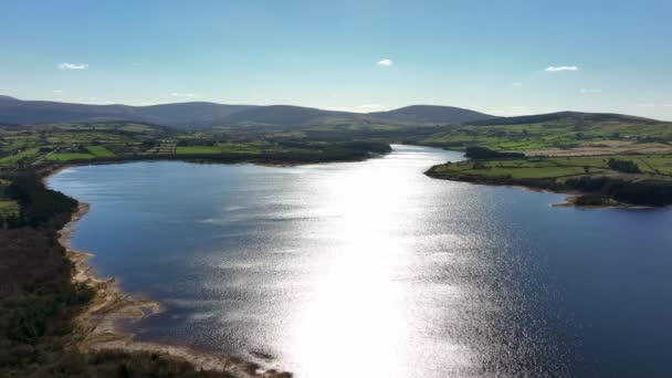 Blessington Lakes Wicklow Irlandia Maret 2022 Drone Naik Atas Waduk — Stok Video