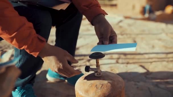 Painter Drying His Paint Fire Ait Ben Haddou Morocco — Vídeo de Stock