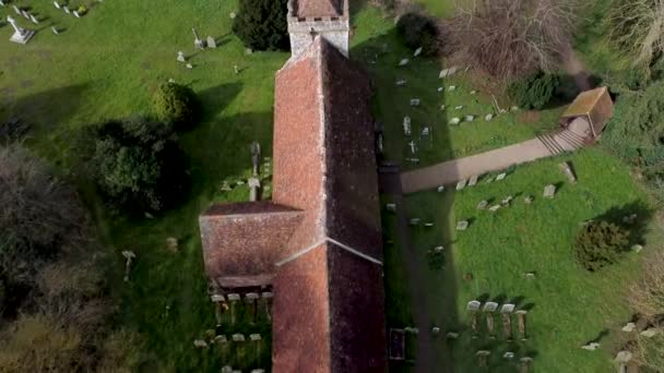 Drone Sobre Parte Superior Una Antigua Iglesia Inglesa Pueblo Bekesbourne — Vídeo de stock