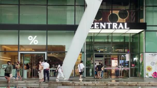 曼谷的中央世界购物中心在19号走廊封锁期间 由于这场大流行病 泰国的经济受到了严重影响 — 图库视频影像
