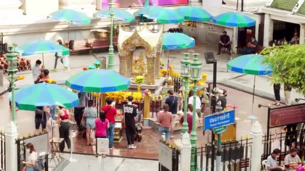 Vue Sanctuaire Hindou Bts Skytrain Des Thaïlandais Étrangers Priant Thao — Video