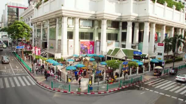 Thao Maha Phrom Shrineview Hindu Shrine Bts Skytrain Thai Foreigner — Stockvideo