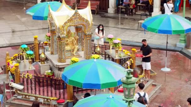 View Hindu Shrine Bts Skytrain Thai Foreigner People Praying Thao — Wideo stockowe