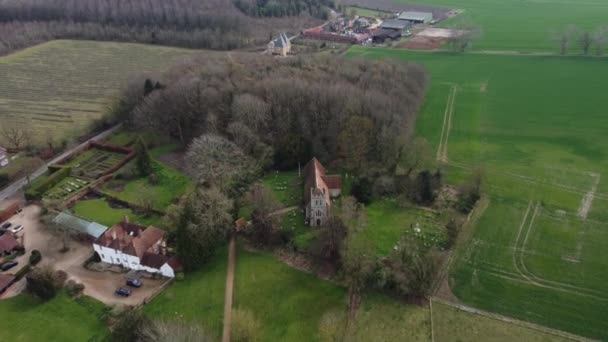 Vysoká Nadmořská Výška Přeletět Nad Starým Kostelem Anglii Dron Vpřed — Stock video