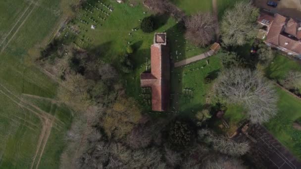 Haute Altitude Dessus Tour Une Vieille Église Anglaise Dans Campagne — Video