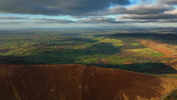 Góra Leinster Carlow Irlandia Marzec 2022 Drone Okrąża Wzgórze Rathnageeragh — Wideo stockowe