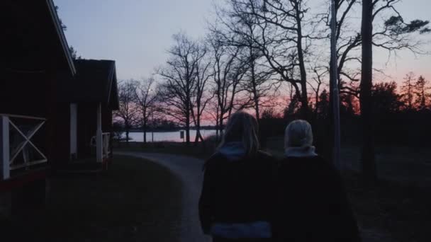 Two Teenage Girl Friends Besties Walking Dark Cold Forest Path — Video Stock