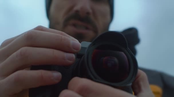 Close Shot Photographer Holding Camera — Vídeo de Stock