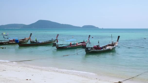 普吉岛海洋泰国海岸渔船 — 图库视频影像