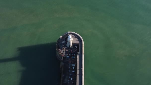 Folkestone Deniz Feneri Nsansız Hava Aracı Sunny Weather Büyük Gölgesi — Stok video