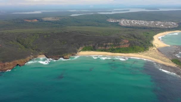 Oszałamiająca Plaża Moonee Tętniącym Życiem Wybrzeżu Środkowej Nowej Południowej Walii — Wideo stockowe