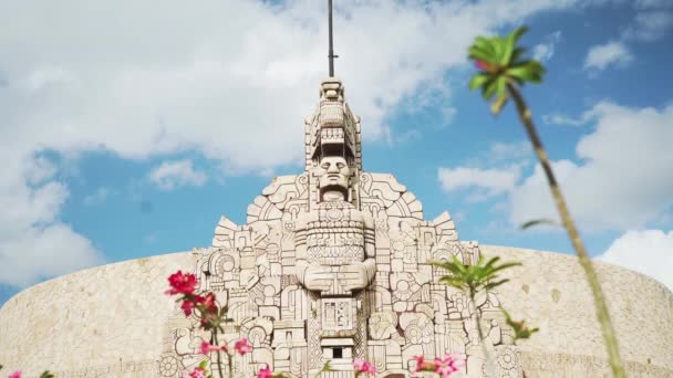 Wide Shot Homeland Monument Downtown Mrida Paseo Montejo Flowers Clouds — Stok video