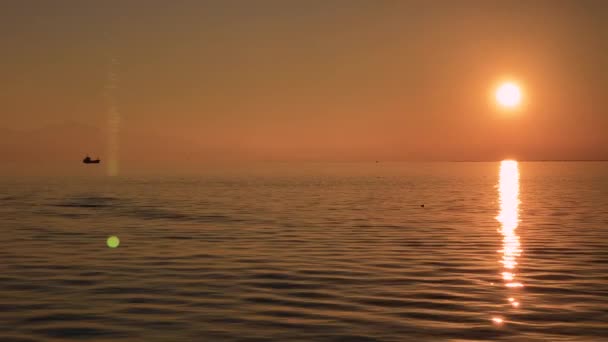 Thessaloniki Greece Mount Olympus Distance Burning Orange Sun Reflects Rippling — Stockvideo