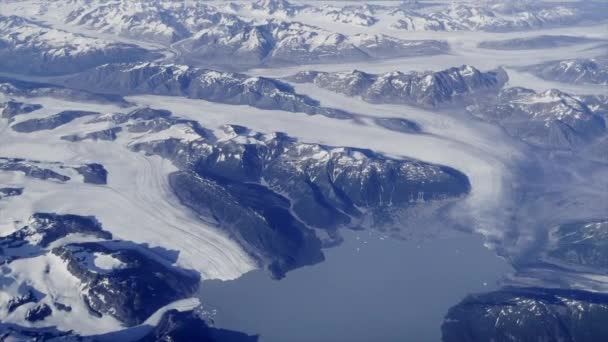 飞越阿拉斯加的高山 — 图库视频影像
